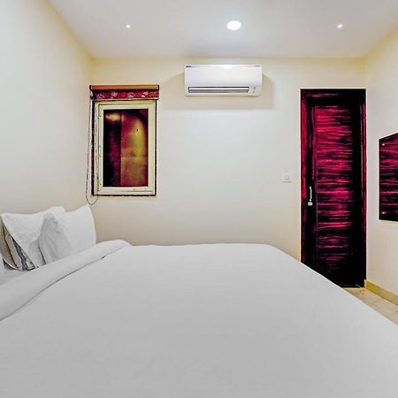 Collection O Hotel Aditya Palace Near Leisure Valley Park Gurgaon Bagian luar foto