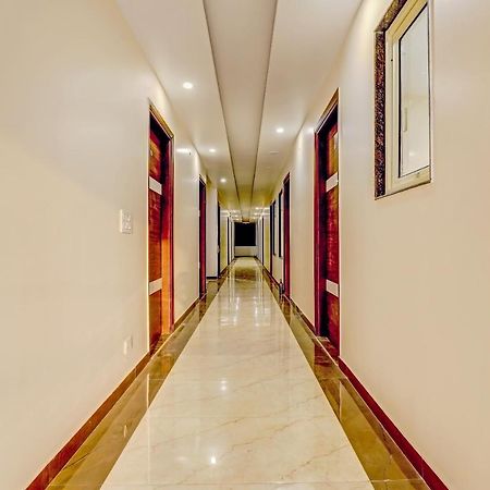 Collection O Hotel Aditya Palace Near Leisure Valley Park Gurgaon Bagian luar foto