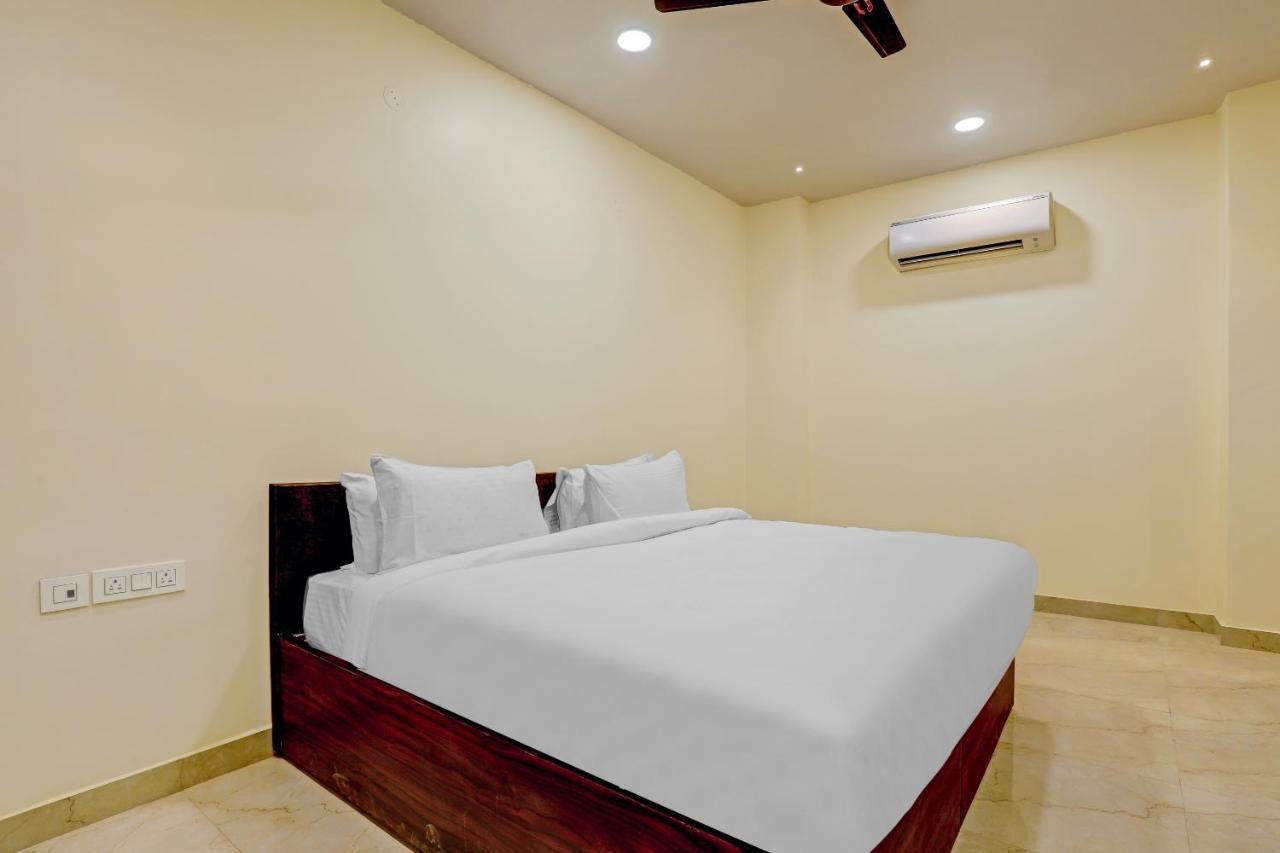 Collection O Hotel Aditya Palace Near Leisure Valley Park Gurgaon Bagian luar foto