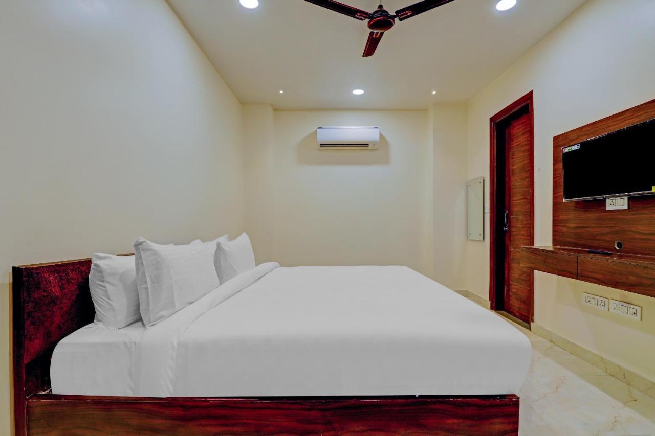 Collection O Hotel Aditya Palace Near Leisure Valley Park Gurgaon Bagian luar foto