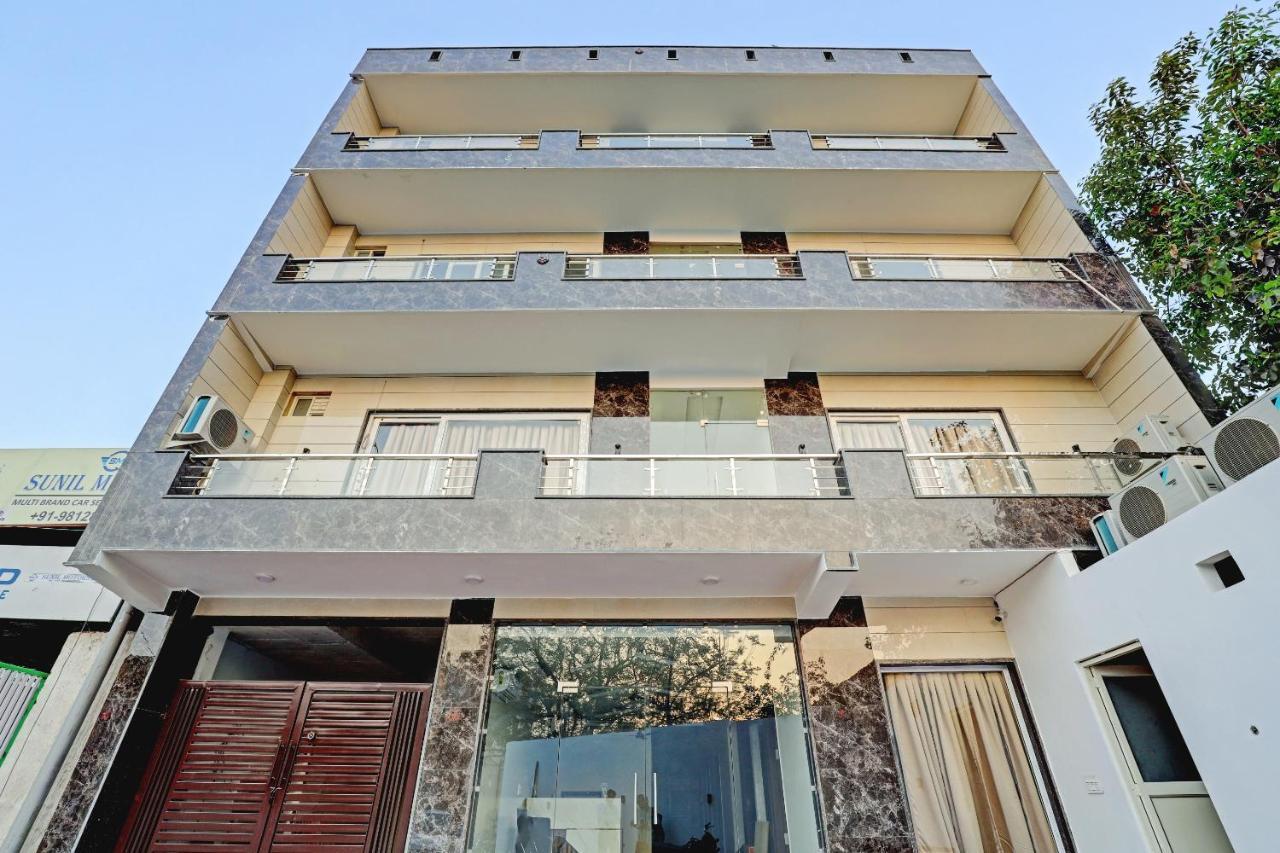Collection O Hotel Aditya Palace Near Leisure Valley Park Gurgaon Bagian luar foto