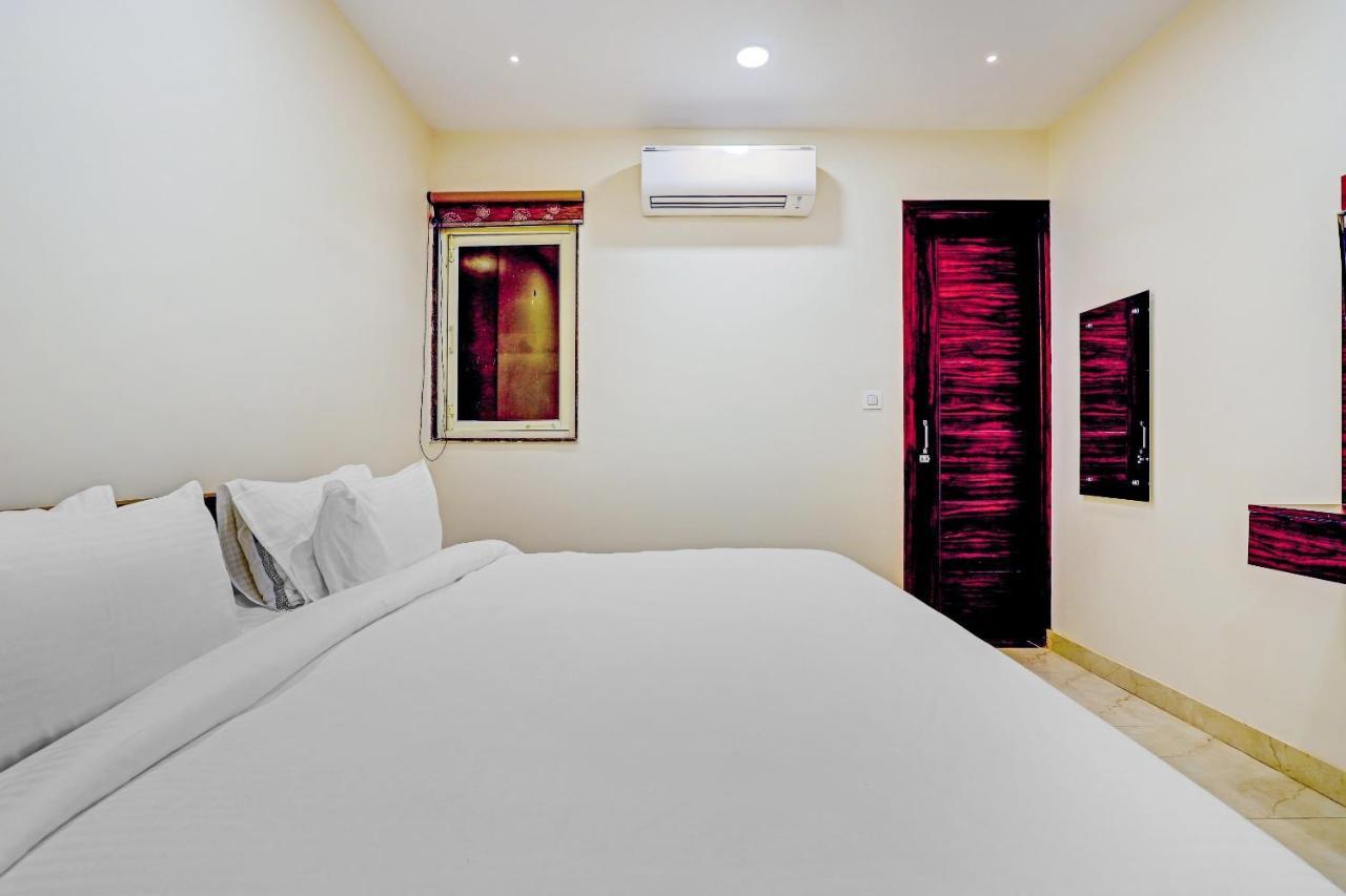 Collection O Hotel Aditya Palace Near Leisure Valley Park Gurgaon Bagian luar foto