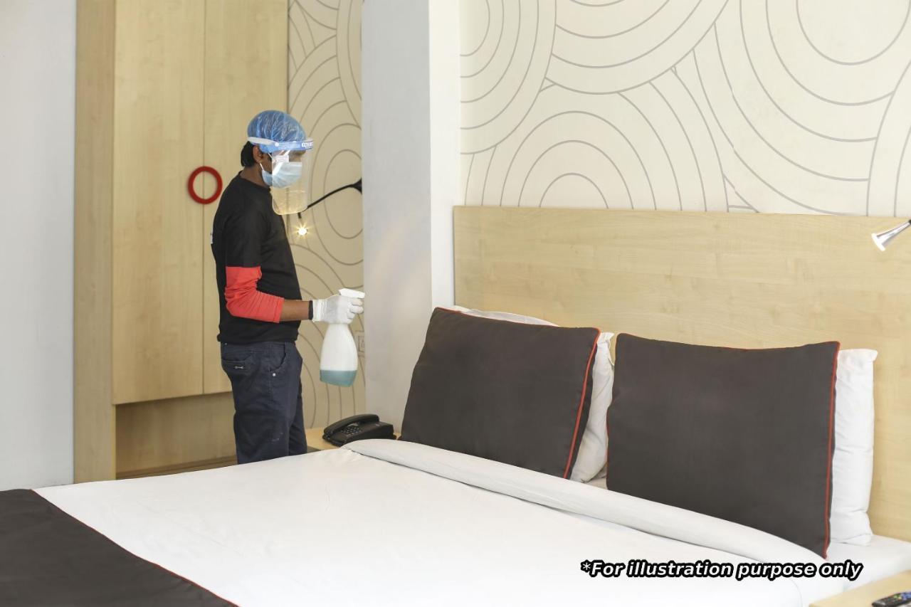 Collection O Hotel Aditya Palace Near Leisure Valley Park Gurgaon Bagian luar foto
