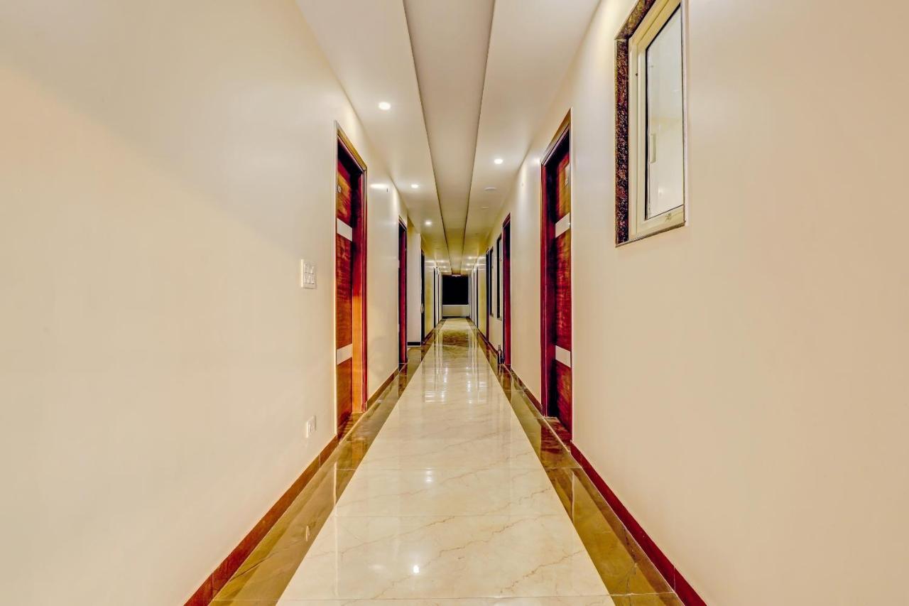 Collection O Hotel Aditya Palace Near Leisure Valley Park Gurgaon Bagian luar foto