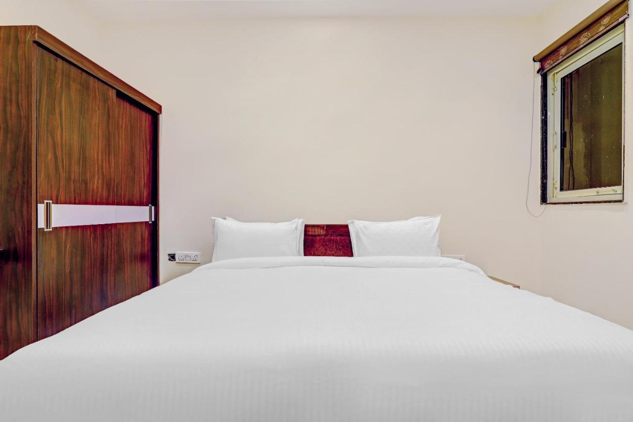 Collection O Hotel Aditya Palace Near Leisure Valley Park Gurgaon Bagian luar foto